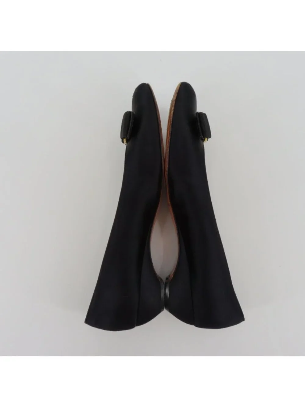 Salvatore Ferragamo Womens 8 AA Vara Gold Rhinestone Black Satin Bow Heels Shoes